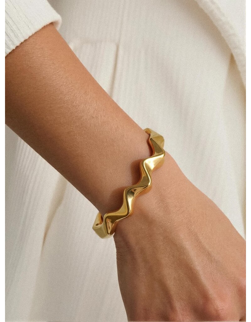 Flanerie Zauris 18K Gold Non-Tarnish Wave Cuff Bracelet