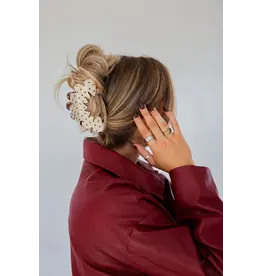 Kaxi Oversized Petal Arch Hair Claw