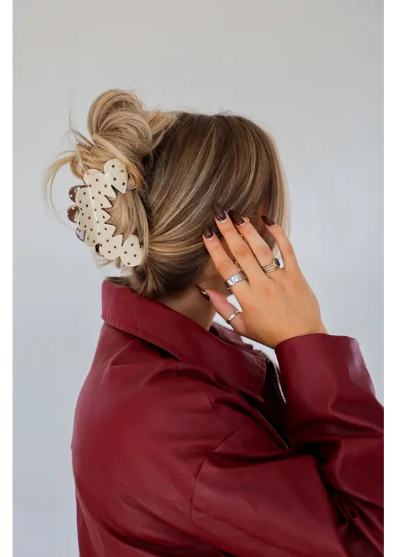 Kaxi Oversized Petal Arch Hair Claw