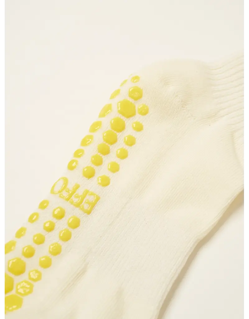 Effortless Club Lemon Ruffle Grippy Socks