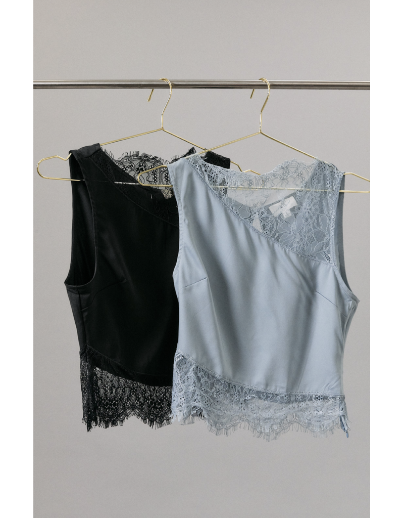 Le Lis Toni Lace Detail Top