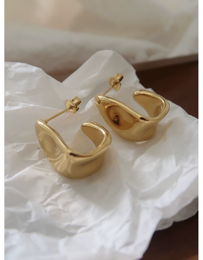 Flanerie Ninelle 18K Gold Non-Tarnish Sculpted Wave Earrings