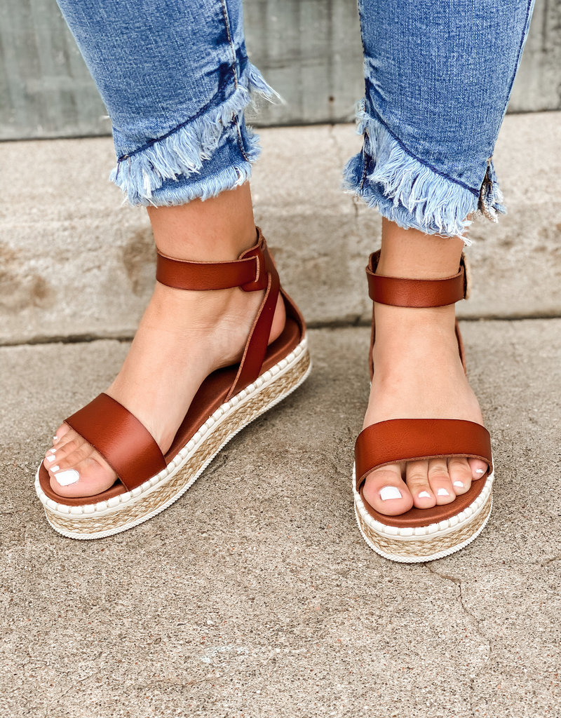 Deandra Platform Sandal - 509 Broadway