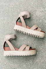 509 Broadway Kaylyn Platform Sandal