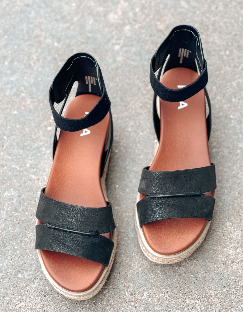 509 Broadway Kaylyn Platform Sandal