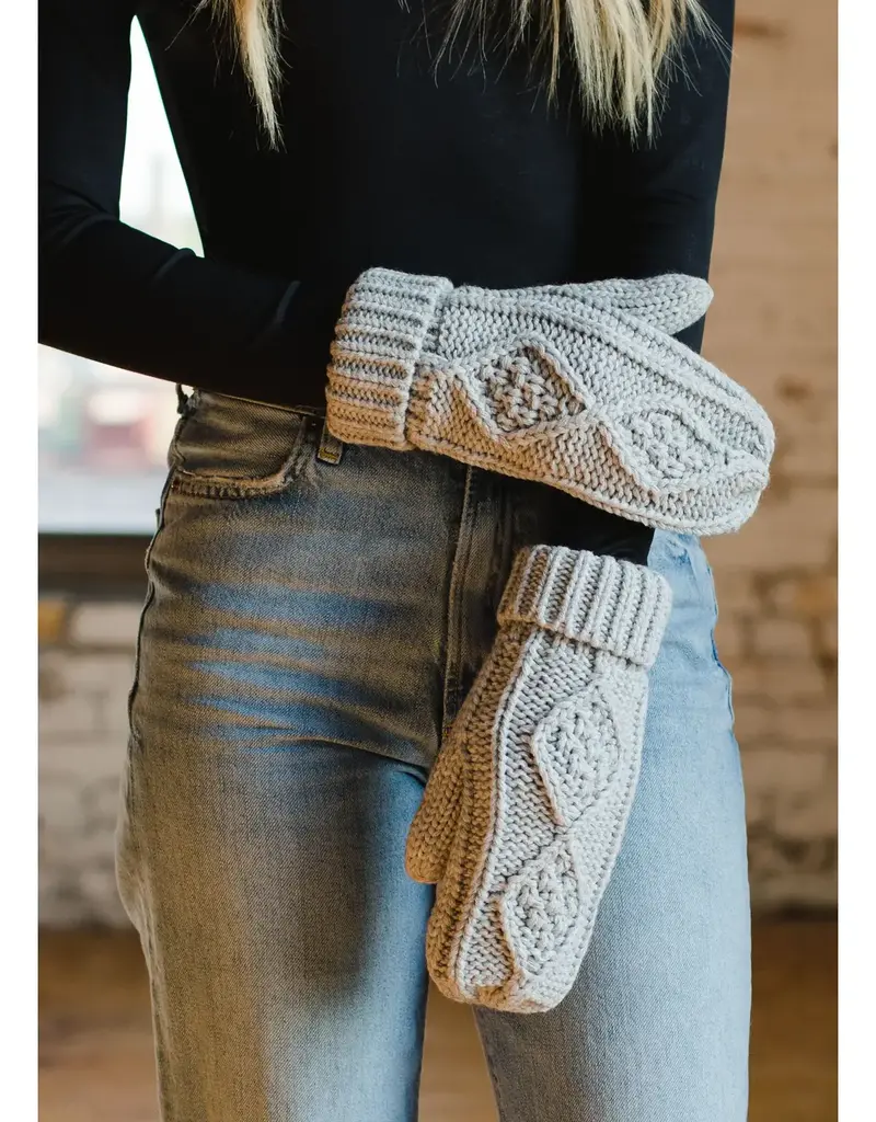509 Broadway Light Grey Cable Knit Mittens