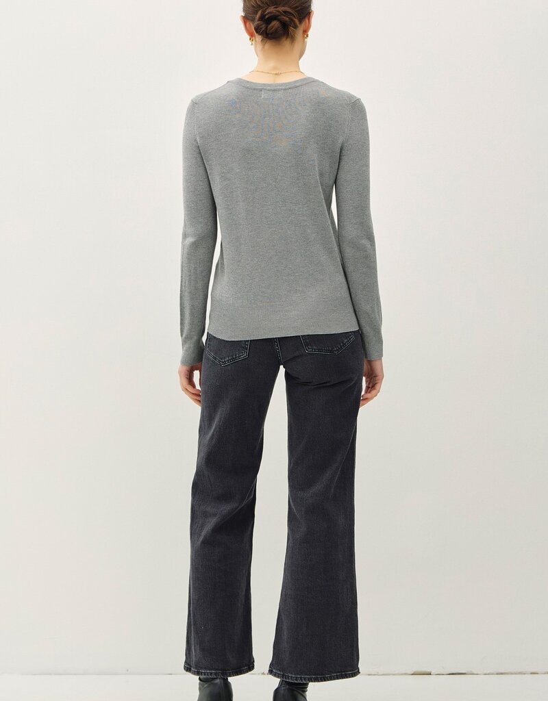 509 Broadway Classic V-Neck Solid Sweater