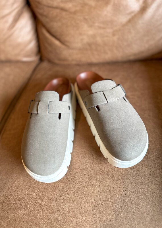 509 Broadway Geneva Slip On Clog