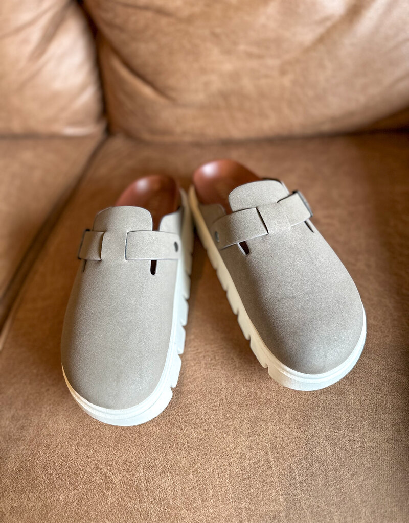 509 Broadway Geneva Slip On Clog