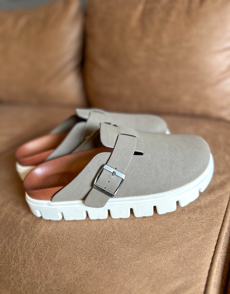 509 Broadway Geneva Slip On Clog