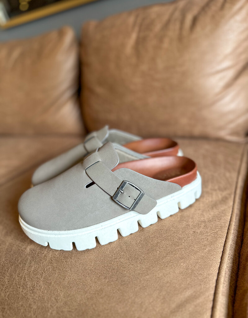 509 Broadway Geneva Slip On Clog