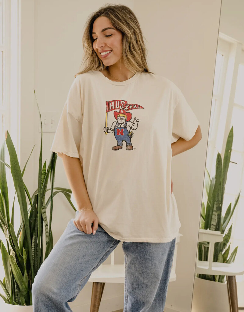 509 Broadway Nebraska Huskers Mascot Flag Thrifted Tee