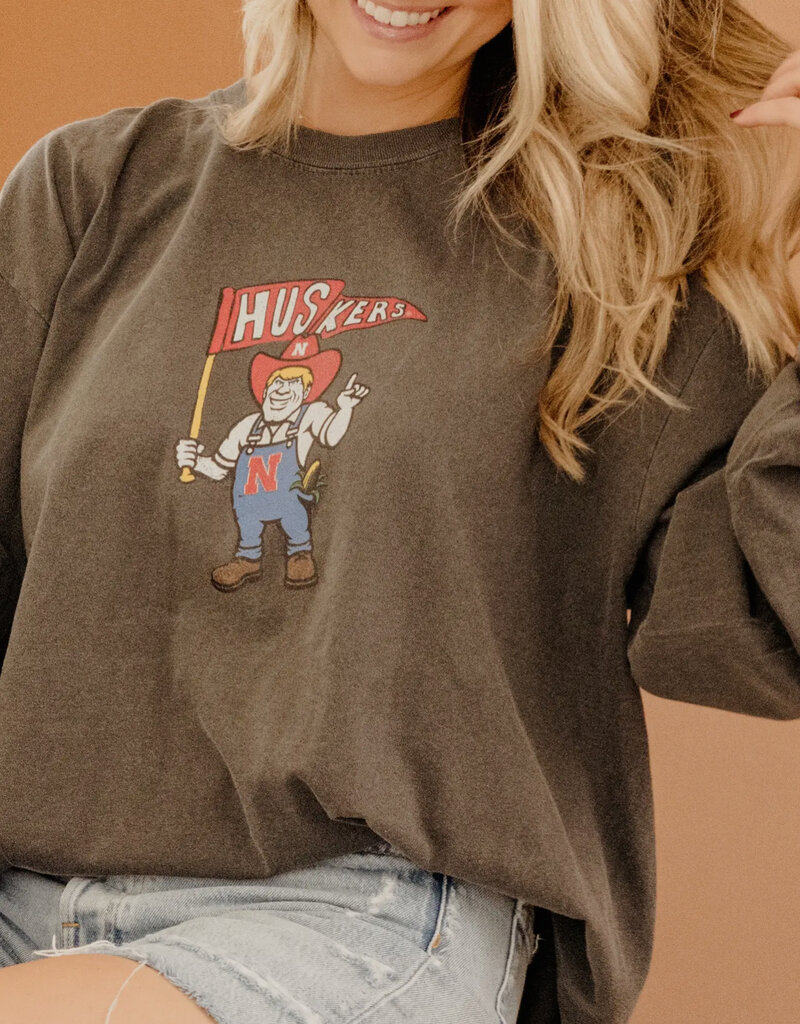 509 Broadway Nebraska Huskers Mascot Flag Ls Cc Tee