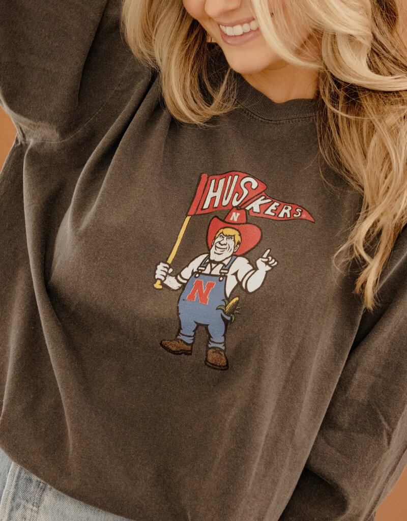 509 Broadway Nebraska Huskers Mascot Flag Ls Cc Tee