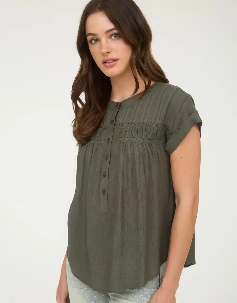 509 Broadway Eyelet Trim Button S/S Top