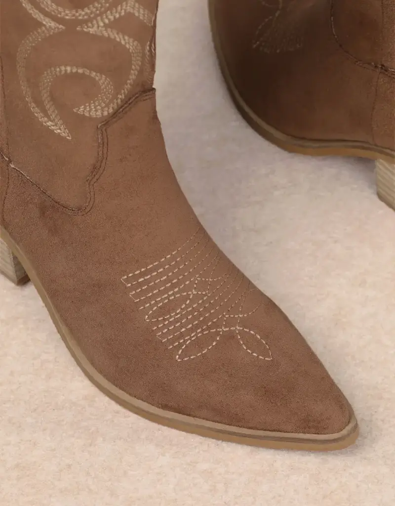 509 Broadway Giada Pointed Toe Boot