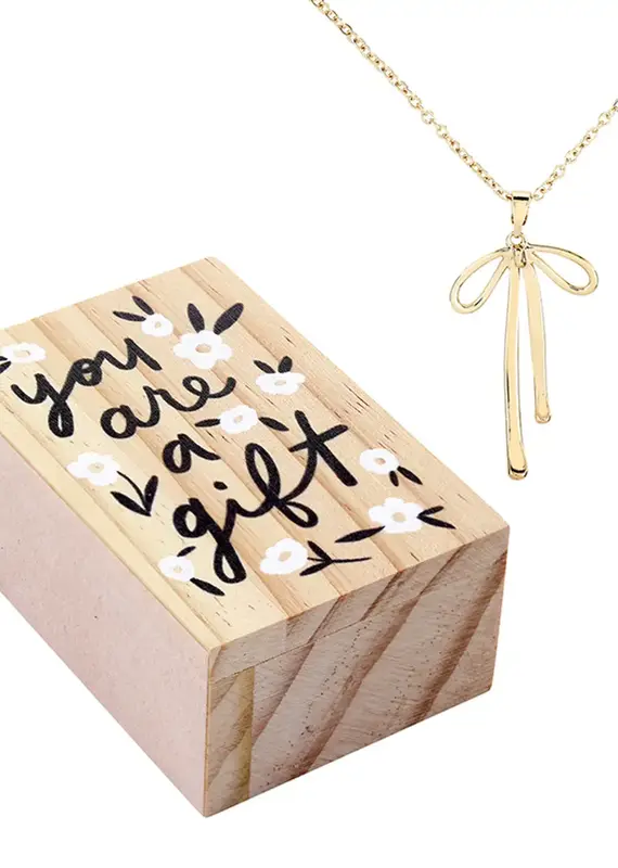 509 Broadway Bow Treasure Gift Necklace