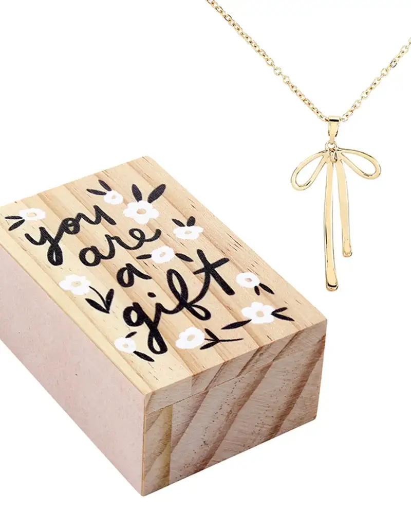 509 Broadway Bow Treasure Gift Necklace