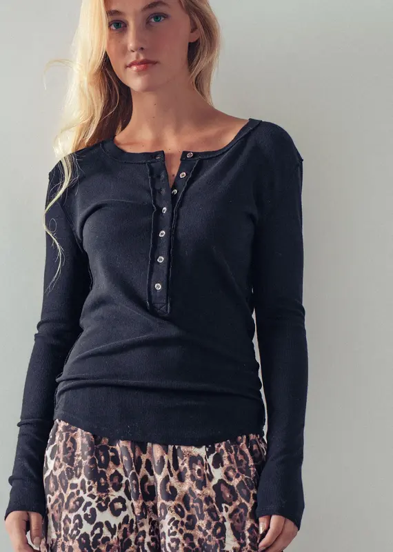 509 Broadway Ribbed Henley Long Sleeve Top
