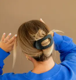 509 Broadway Circle Cutout Flat Claw Clip