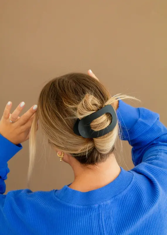509 Broadway Circle Cutout Flat Claw Clip