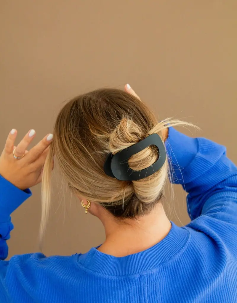 509 Broadway Circle Cutout Flat Claw Clip