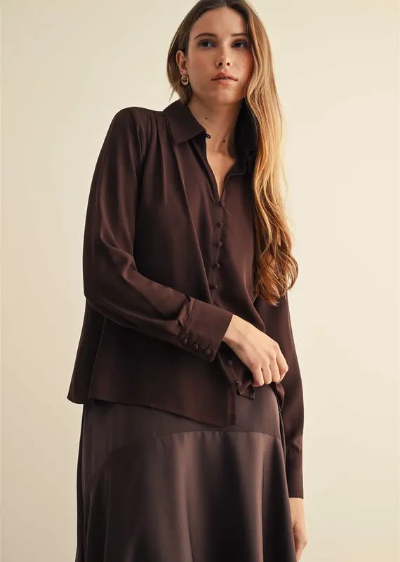 509 Broadway Keyhole Front Pleated Blouse