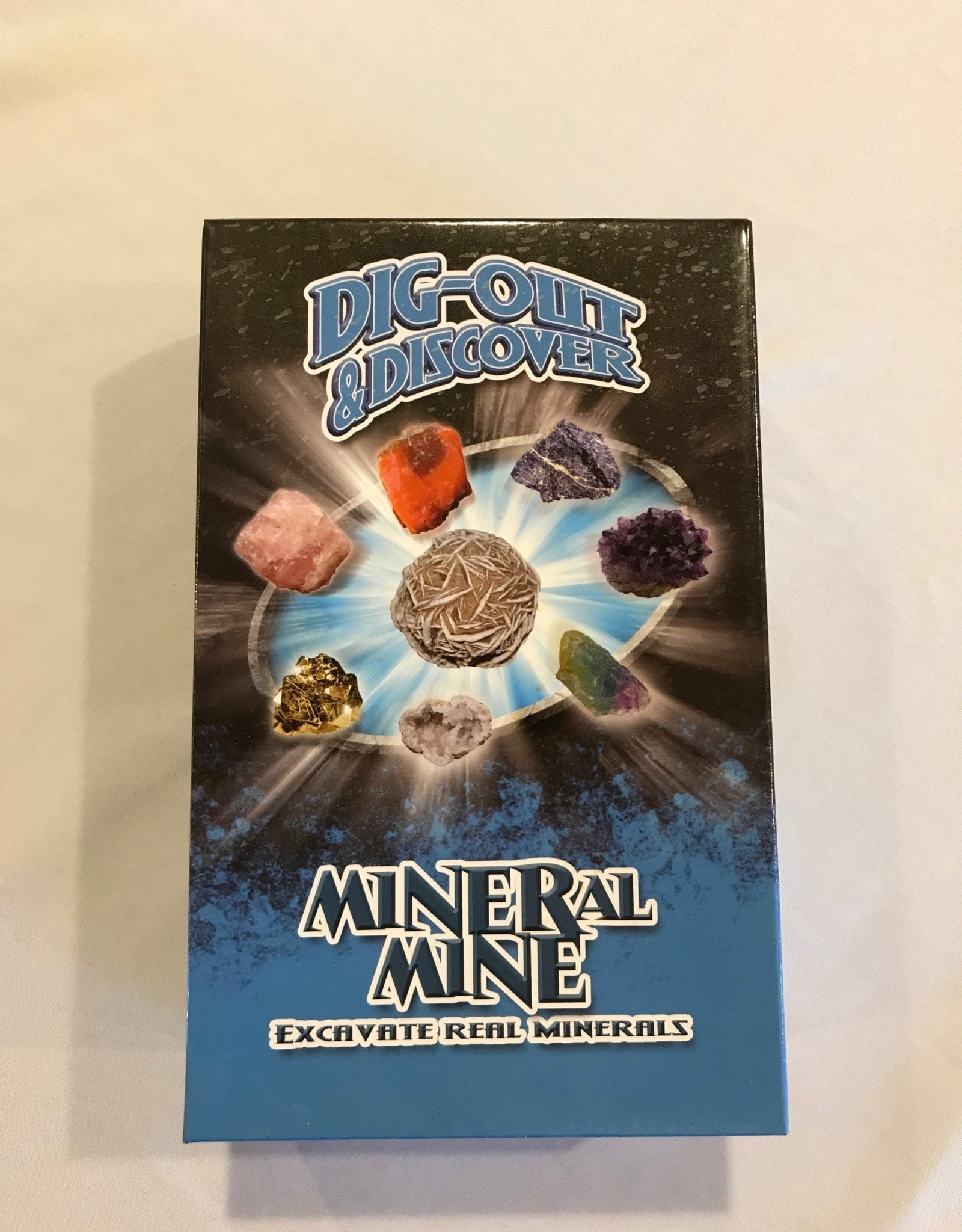 Dig-Out & Discover Mineral Mine
