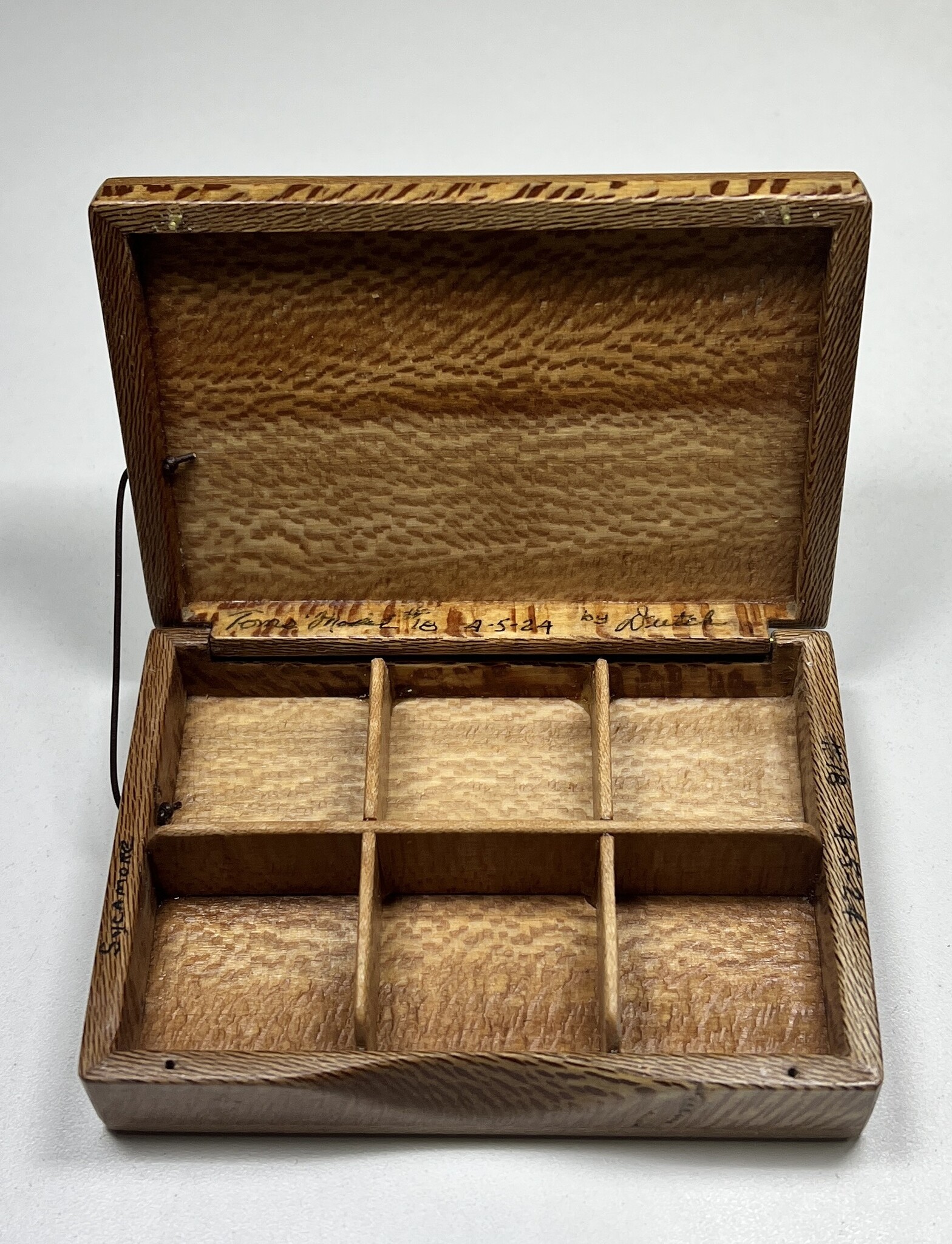 Dutch Box - Tom's Model #16 - Sycamore
