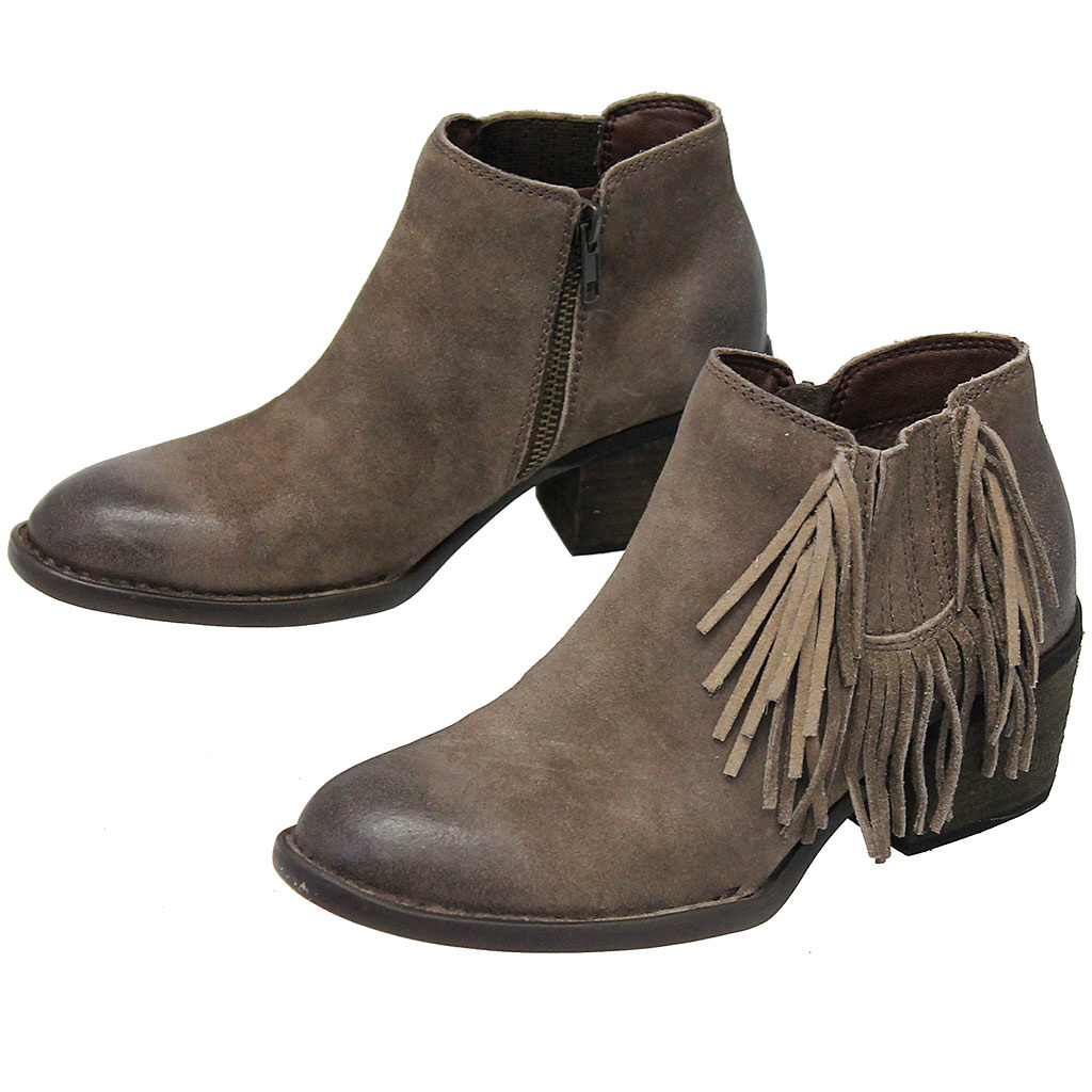 Chelsea boots store by born