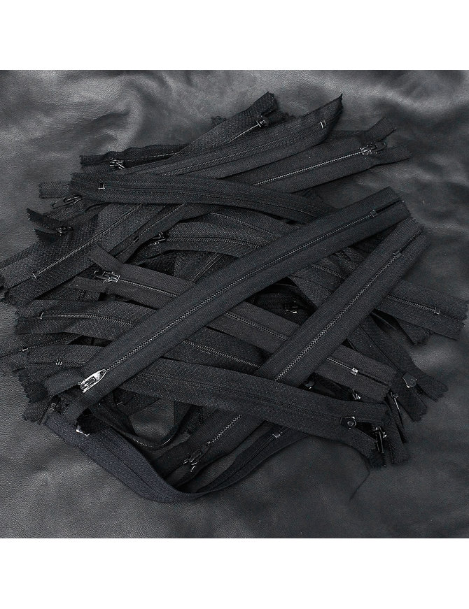200 pcs Bulk 7 Inch Nylon Black Coil Zippers #ZZIP6202NK