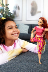 Mattel Barbie - Poupée Fitness aux formes athlétiques et aux longs cheveux roux et raides en tenue de sport, avec 22 points d'articulation
