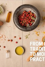 The Herbal Apothecary: 100 Medicinal Herbs and How to Use Them - JJ Pursell