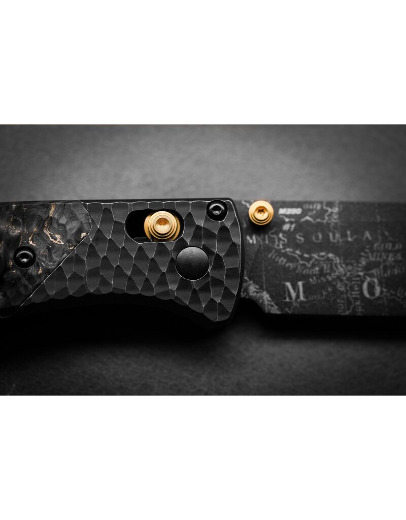 Benchmade Bugout Axis Lock Gold (Disponible seulement en magasin)