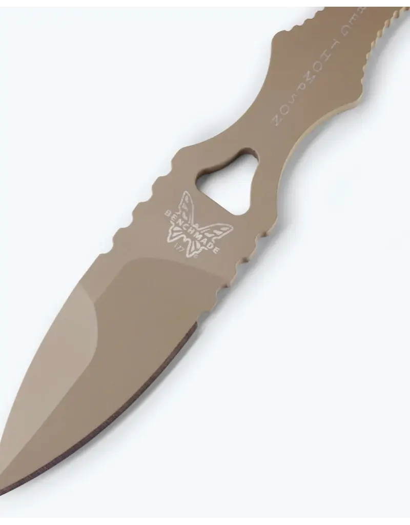 Benchmade MINI-POIGNARD SOCP, CERAKOTE FDE, ÉTUI TAN