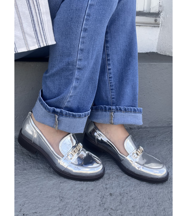 Shiny Loafer