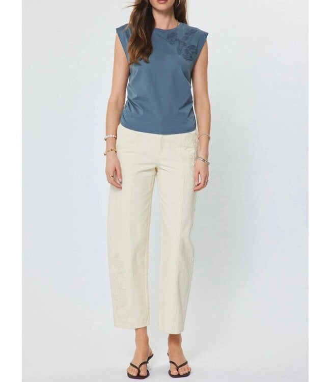 Roun Neck Sleeveless Embroidered Top