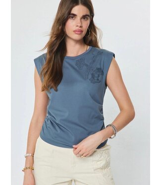 Roun Neck Sleeveless Embroidered Top