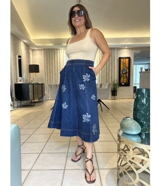 Embroidered Elastic Waist A line Midi Length Denim Skirt