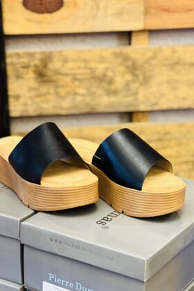 Bella’s Black Platform