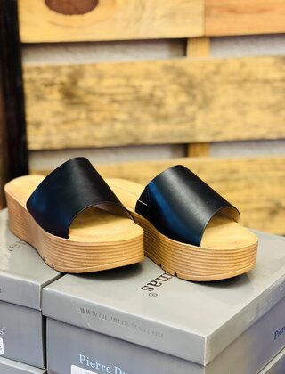 Bella’s Black Platform