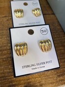 Ribbed Square Earrings