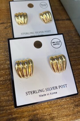 Ribbed Square Earrings