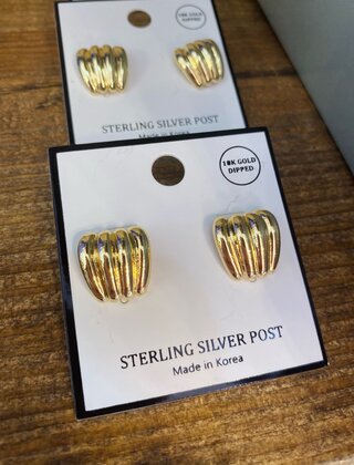 Ribbed Square Earrings