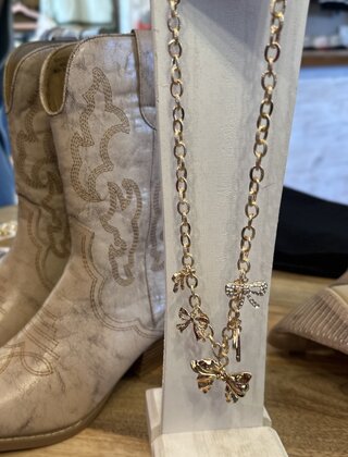 The Bow Charm Necklace