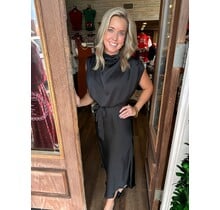 Ellie Elegant Sleeveless Black Dress