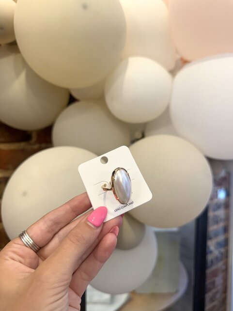 Oval Pearl Ring