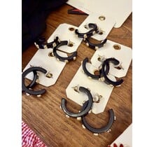 Bulldog Head Black Hoops