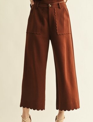 Chestnut Charm Scalloped Bottoms