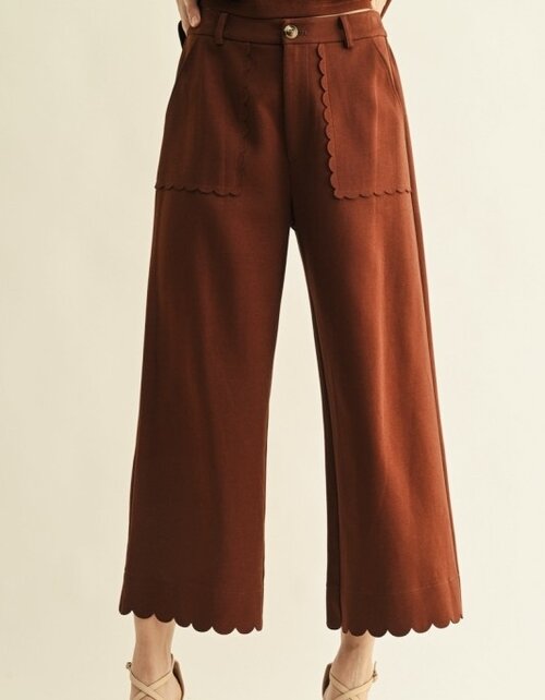 Chestnut Charm Scalloped Bottoms